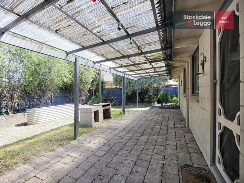 105 South Circular Rd, Gladstone Park VIC 3043