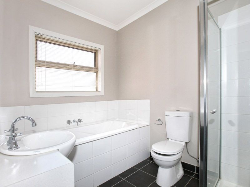 1/10 Leveque Loop, Craigieburn VIC 3064