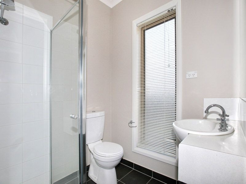 1/10 Leveque Loop, Craigieburn VIC 3064