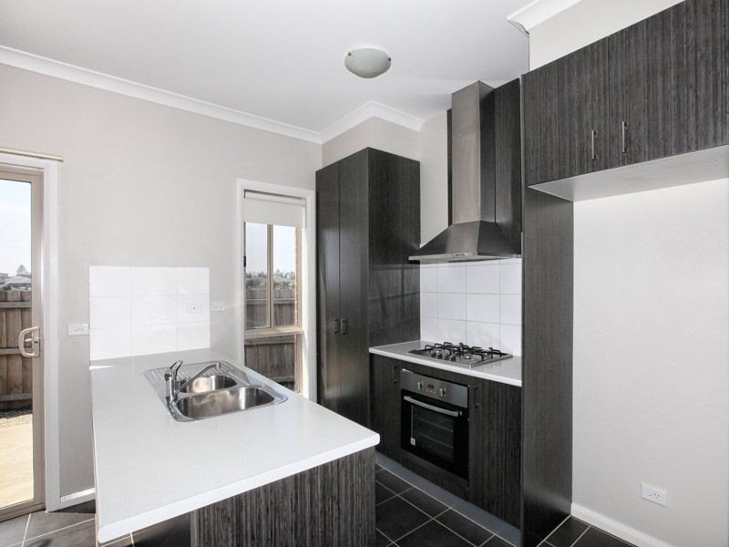 1/10 Leveque Loop, Craigieburn VIC 3064