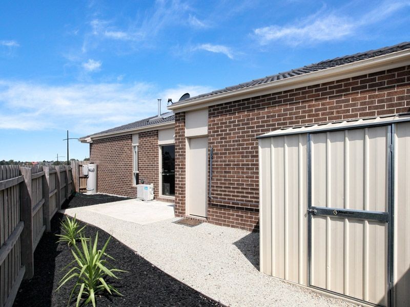 1/10 Leveque Loop, Craigieburn VIC 3064