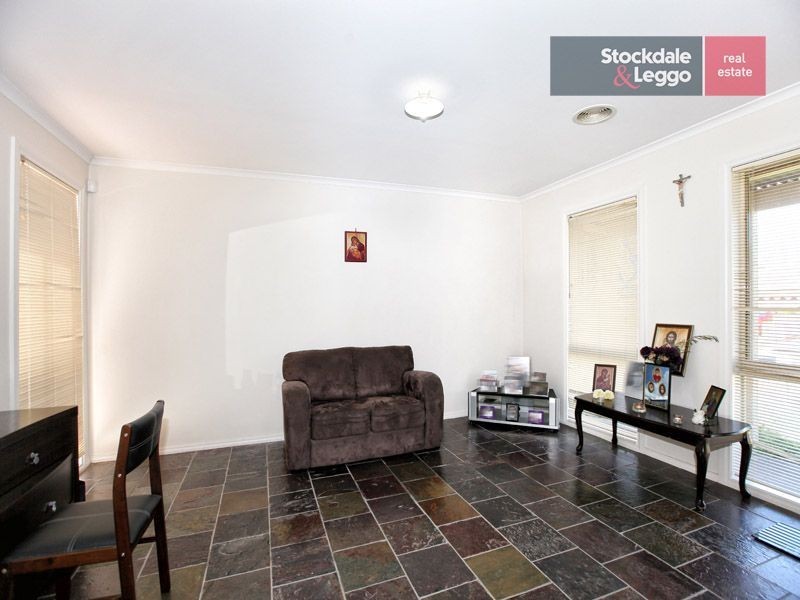 16 Salween Crescent, Roxburgh Park VIC 3064