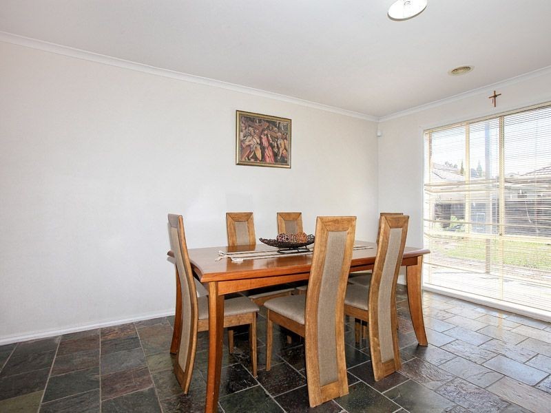 16 Salween Crescent, Roxburgh Park VIC 3064