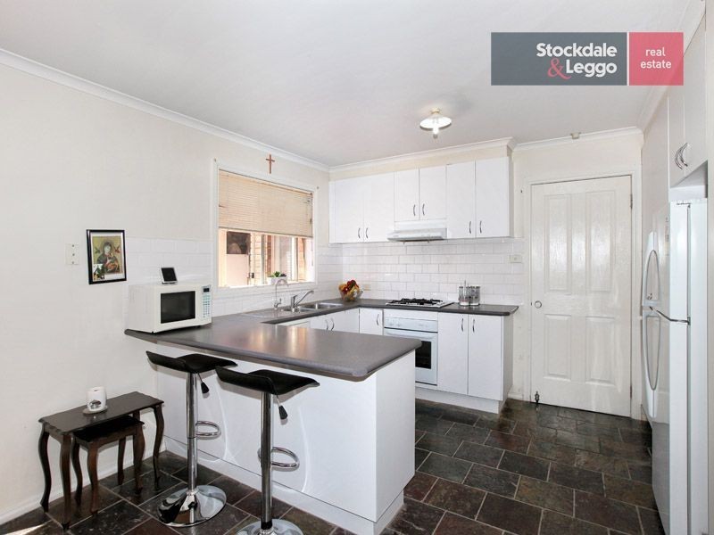 16 Salween Crescent, Roxburgh Park VIC 3064