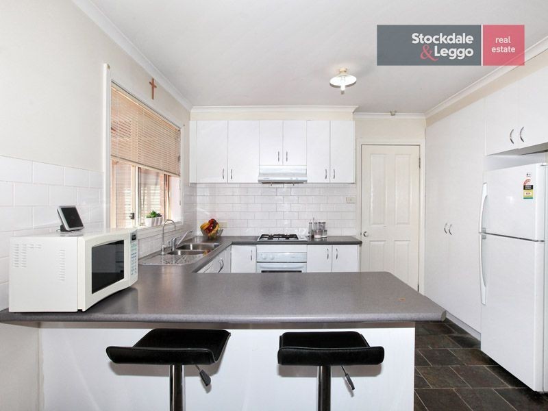 16 Salween Crescent, Roxburgh Park VIC 3064