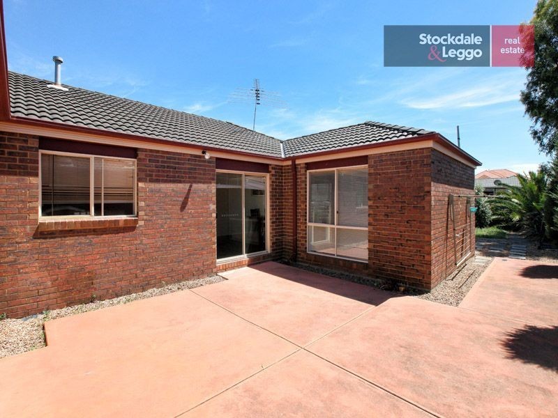 16 Salween Crescent, Roxburgh Park VIC 3064