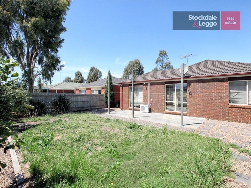 16 Salween Crescent, Roxburgh Park VIC 3064