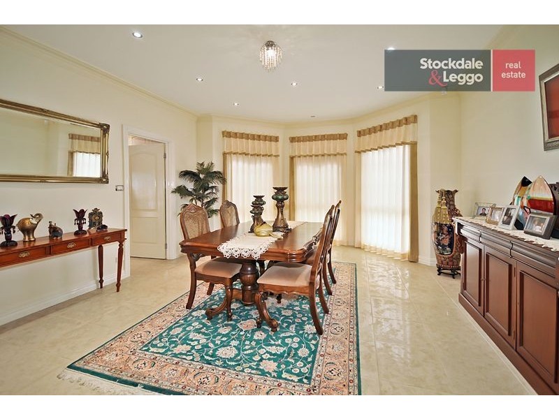 24 Stillwell Crescent, Roxburgh Park VIC 3064