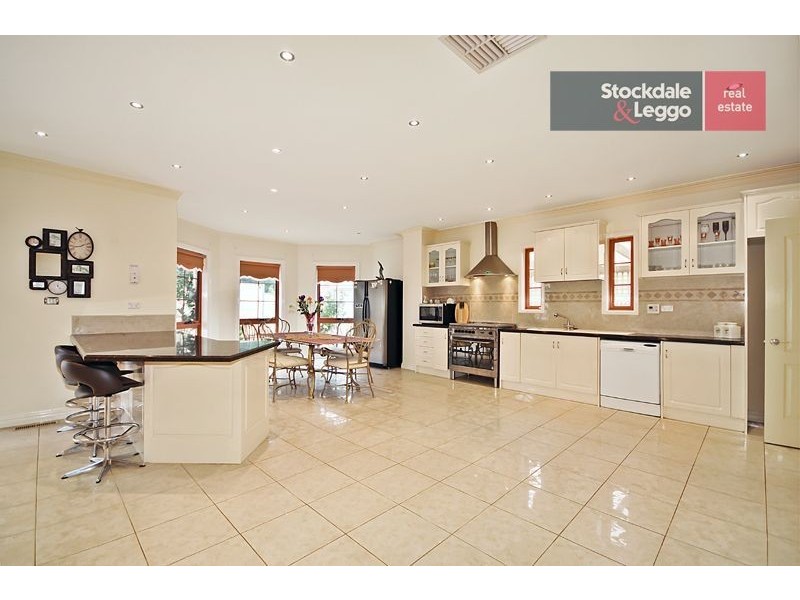 24 Stillwell Crescent, Roxburgh Park VIC 3064