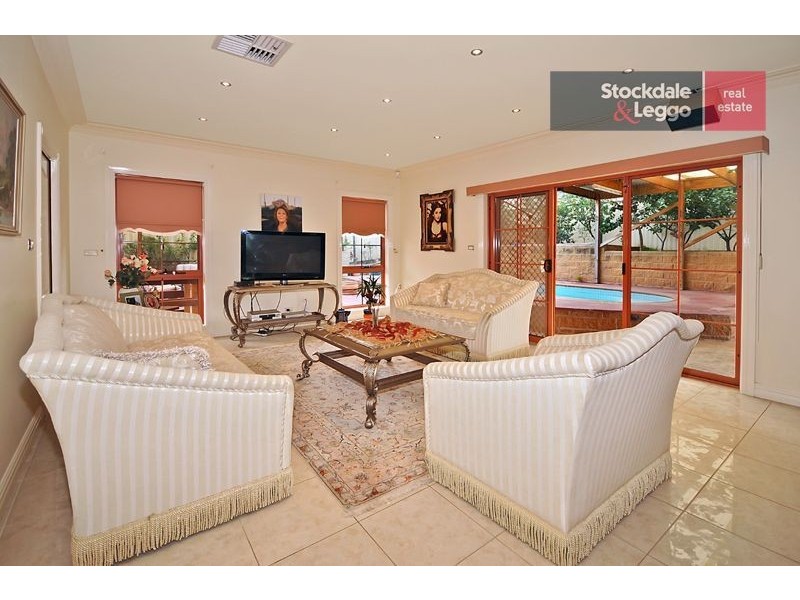 24 Stillwell Crescent, Roxburgh Park VIC 3064