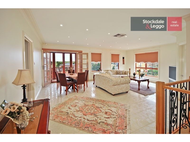 24 Stillwell Crescent, Roxburgh Park VIC 3064