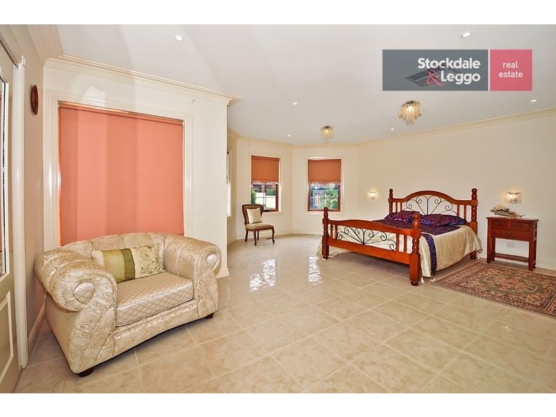 24 Stillwell Crescent, Roxburgh Park VIC 3064