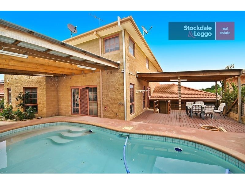 24 Stillwell Crescent, Roxburgh Park VIC 3064
