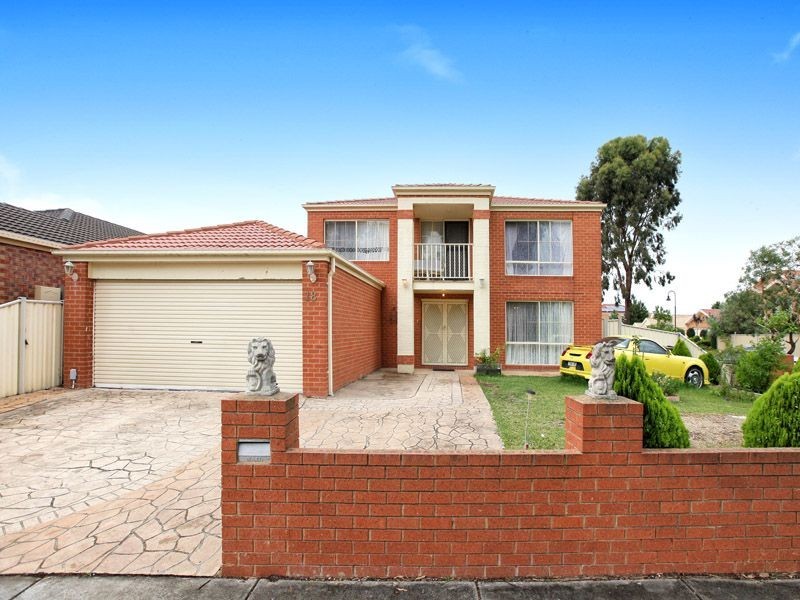 18 Salween Crescent, Roxburgh Park VIC 3064