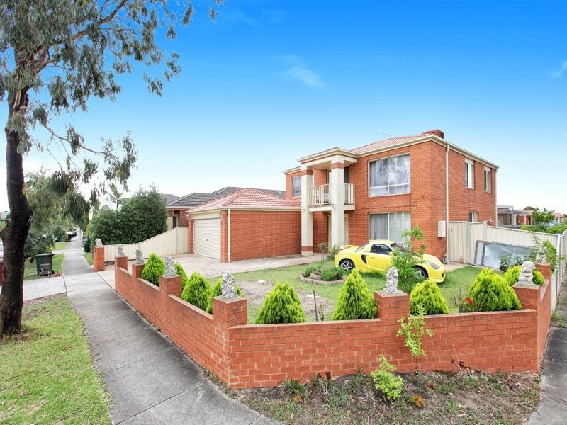 18 Salween Crescent, Roxburgh Park VIC 3064