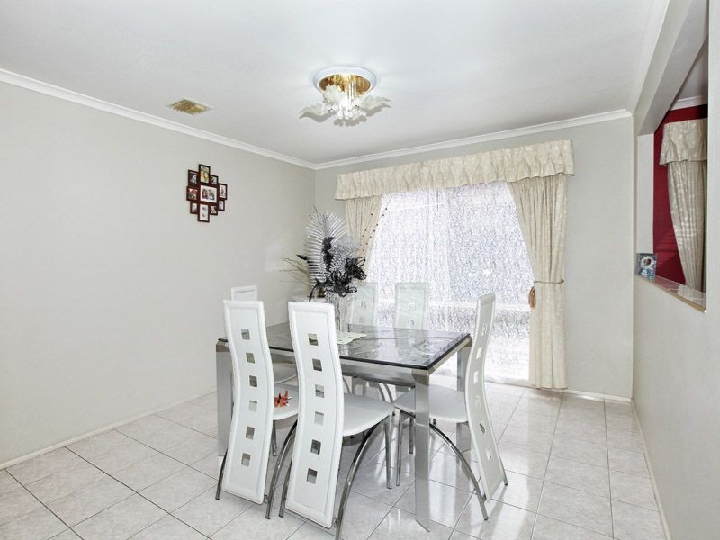 18 Salween Crescent, Roxburgh Park VIC 3064