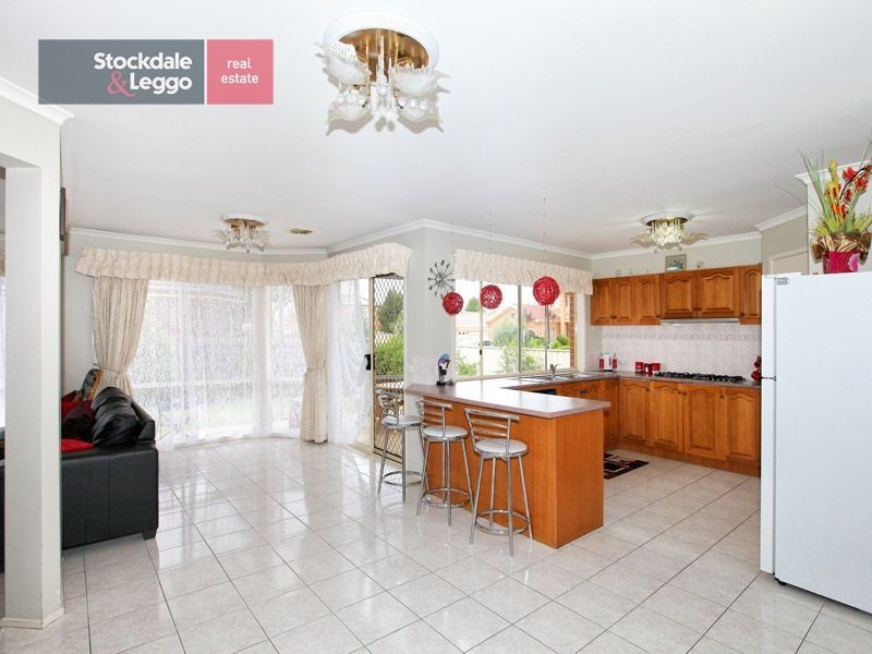 18 Salween Crescent, Roxburgh Park VIC 3064