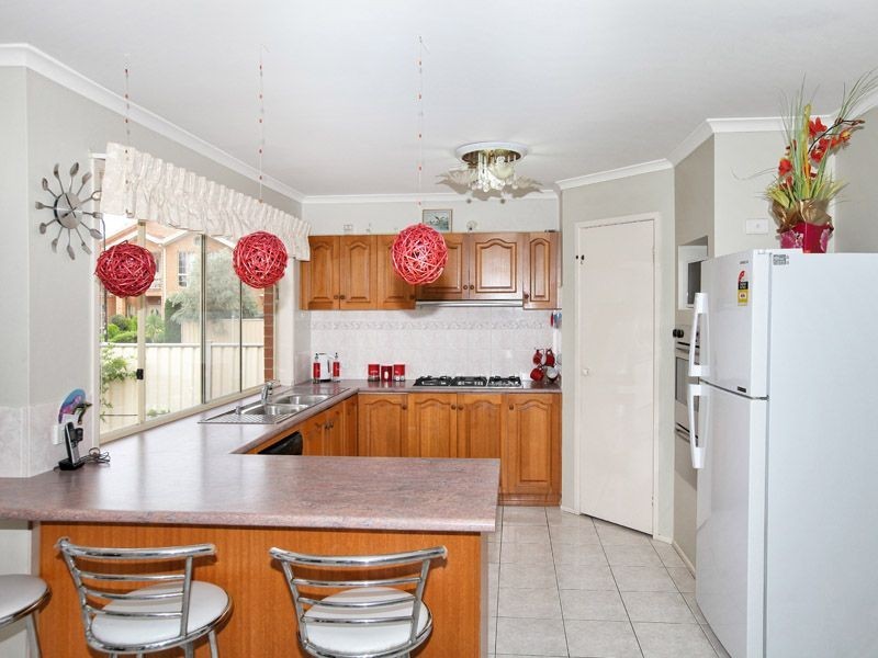 18 Salween Crescent, Roxburgh Park VIC 3064