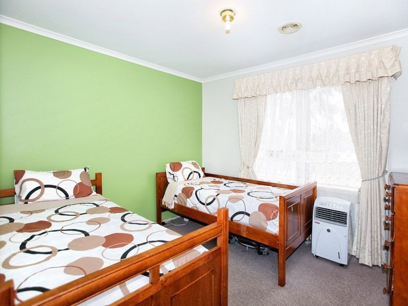 18 Salween Crescent, Roxburgh Park VIC 3064