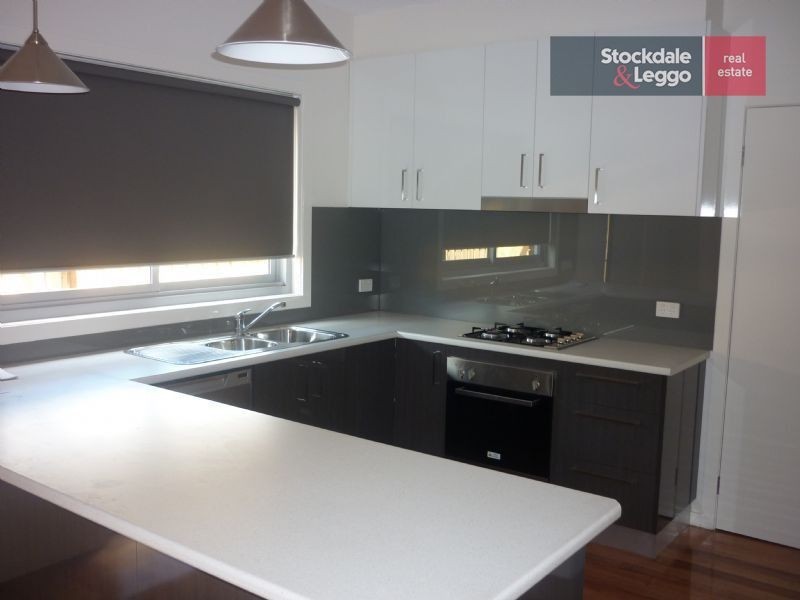 2/14 Wattleglen Street, Craigieburn VIC 3064