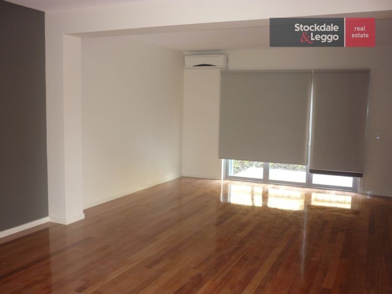 2/14 Wattleglen Street, Craigieburn VIC 3064