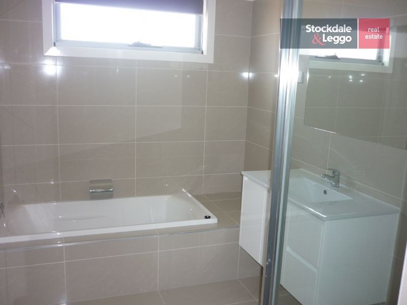 2/14 Wattleglen Street, Craigieburn VIC 3064