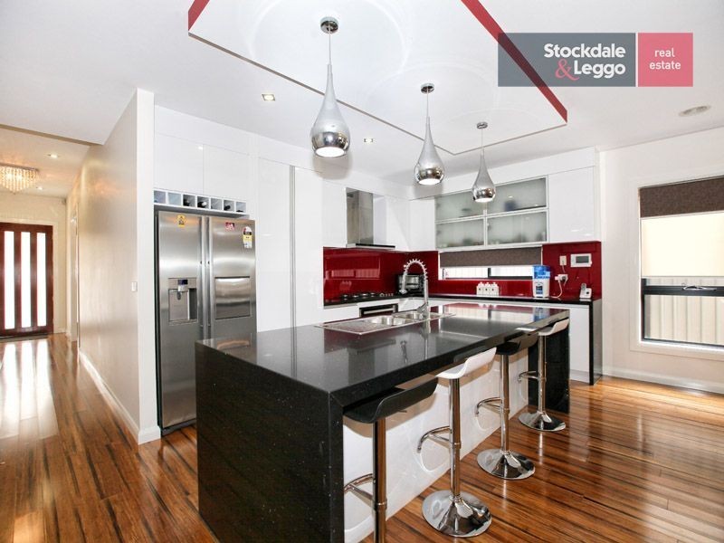 33 Kalorama Street (Greenvale Lakes), Roxburgh Park VIC 3064