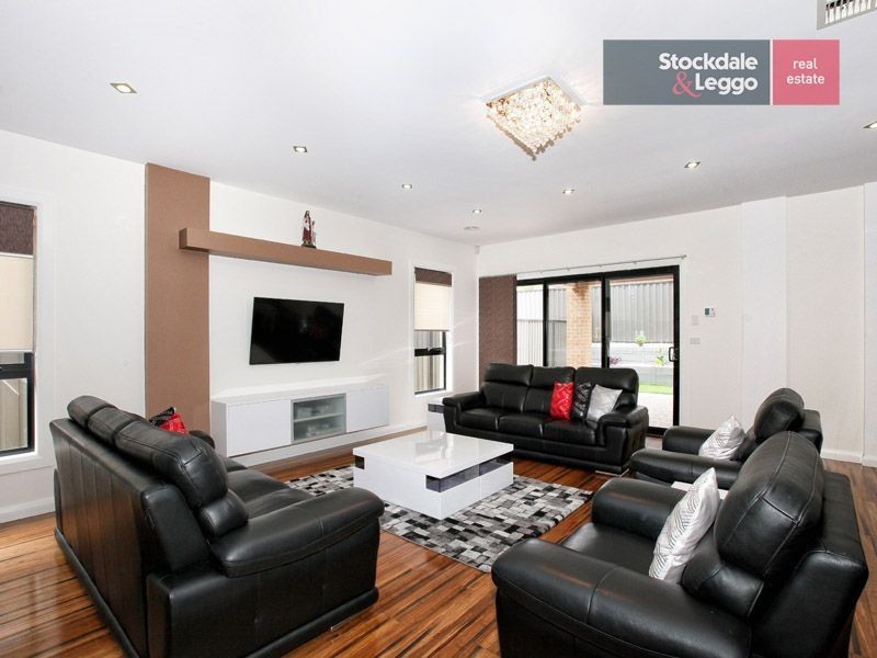 33 Kalorama Street (Greenvale Lakes), Roxburgh Park VIC 3064