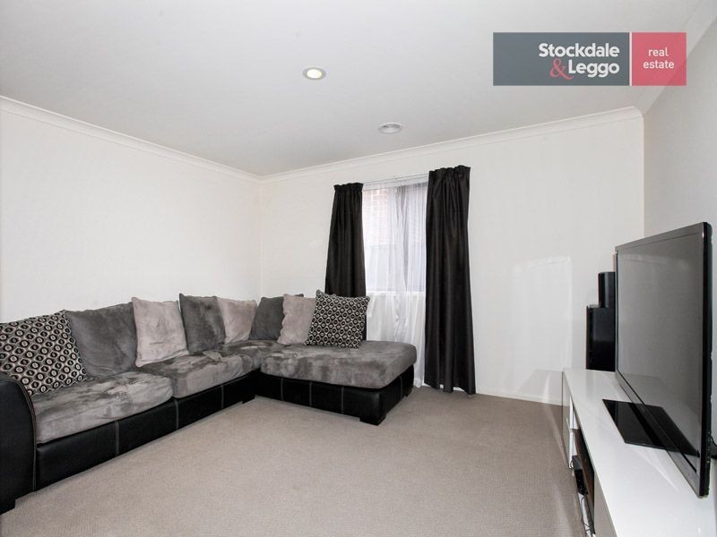 64 Biltmore Crescent, Roxburgh Park VIC 3064