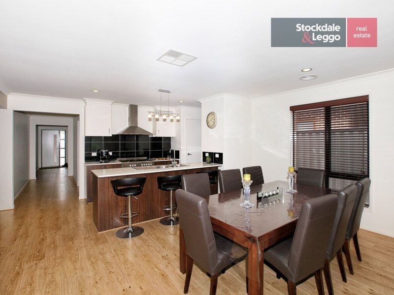 64 Biltmore Crescent, Roxburgh Park VIC 3064