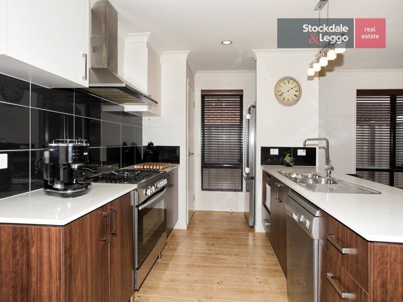 64 Biltmore Crescent, Roxburgh Park VIC 3064