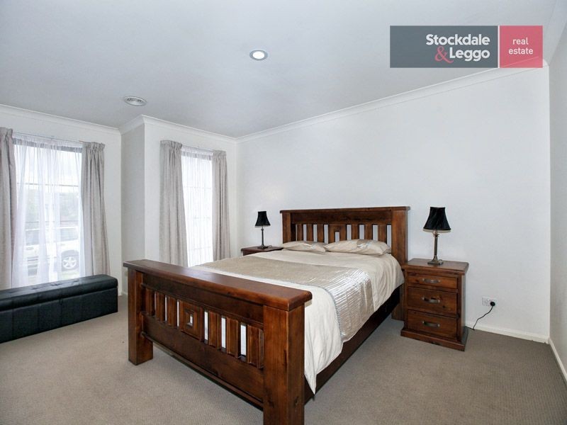 64 Biltmore Crescent, Roxburgh Park VIC 3064