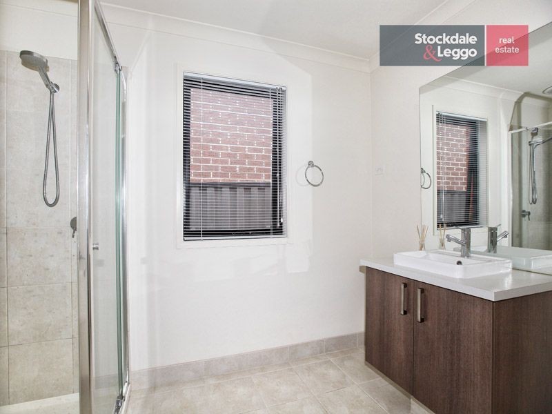 64 Biltmore Crescent, Roxburgh Park VIC 3064