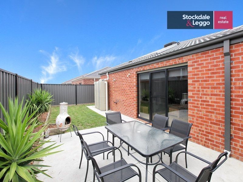 64 Biltmore Crescent, Roxburgh Park VIC 3064