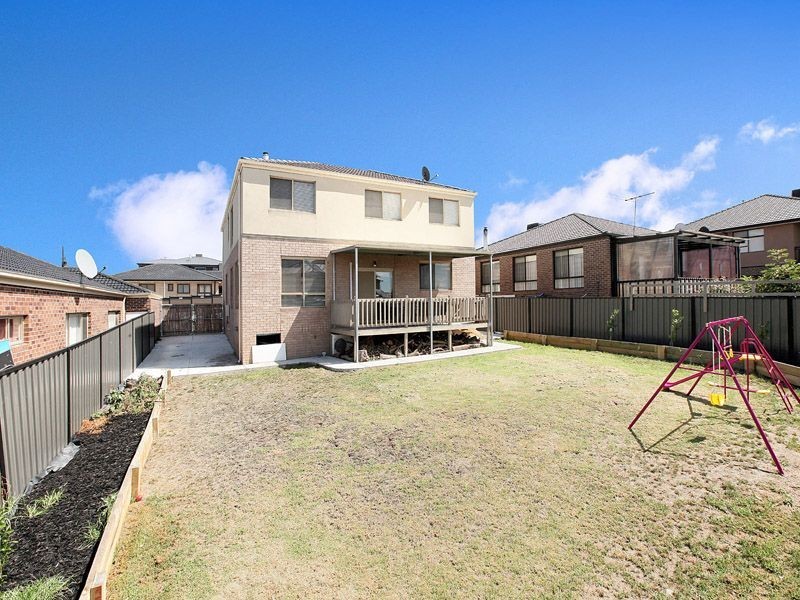 23 Lysterfield Drive (Greenvale Lakes), Roxburgh Park VIC 3064