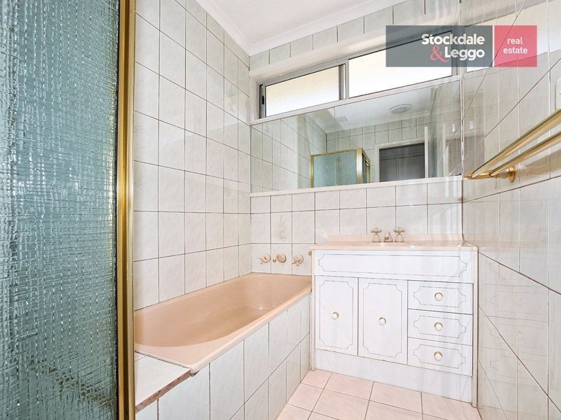 9 Ellesmere Crescent, Gladstone Park VIC 3043