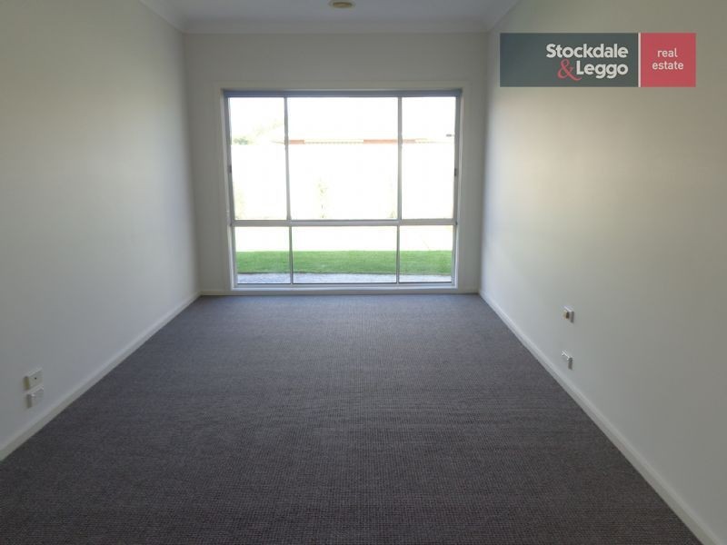 61 Edgbaston Parade, Caroline Springs VIC 3023