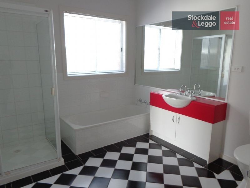 61 Edgbaston Parade, Caroline Springs VIC 3023