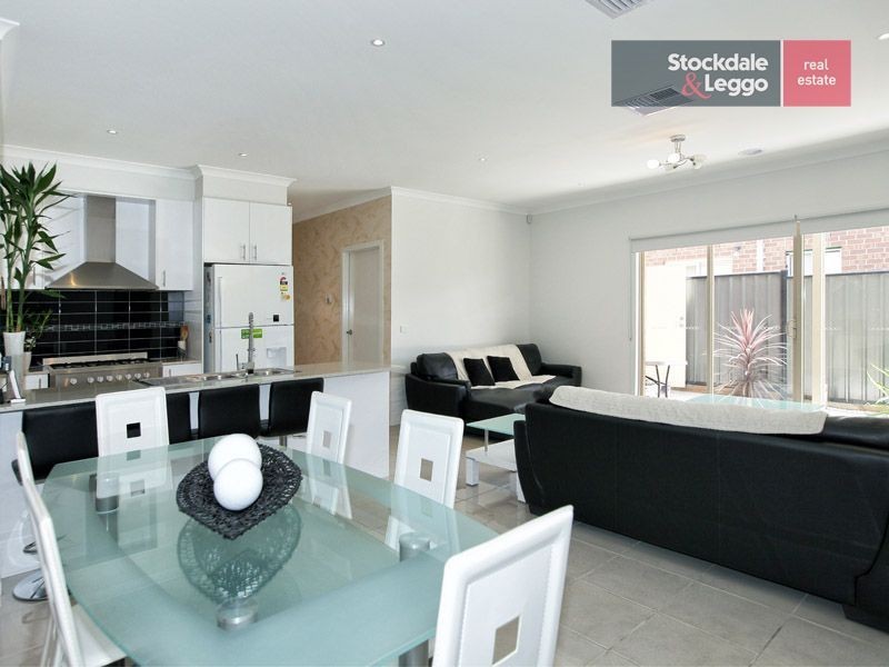 38 Cockatiel Circuit, Craigieburn VIC 3064