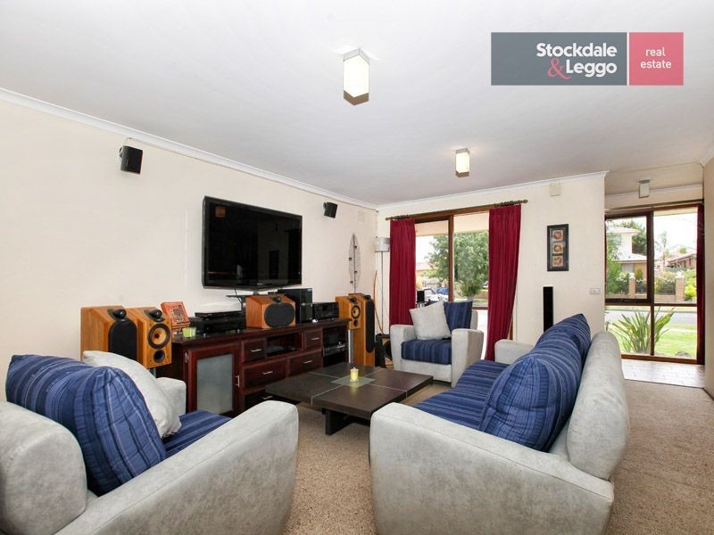 60 The Circuit, Gladstone Park VIC 3043