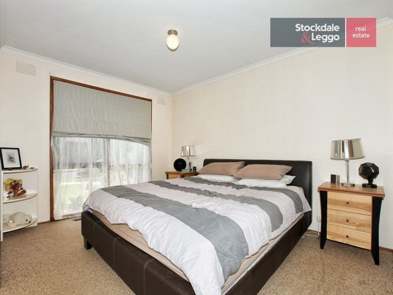 60 The Circuit, Gladstone Park VIC 3043