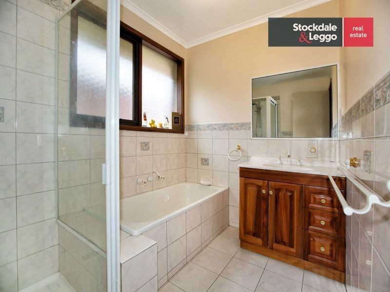 60 The Circuit, Gladstone Park VIC 3043