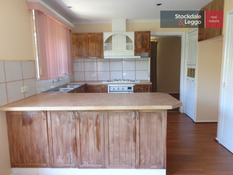 29 Henley Drive, Gladstone Park VIC 3043