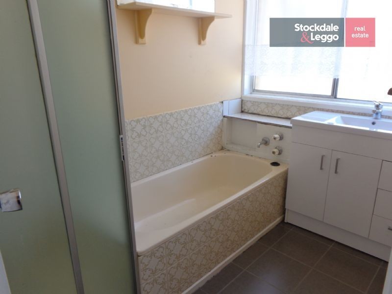 29 Henley Drive, Gladstone Park VIC 3043