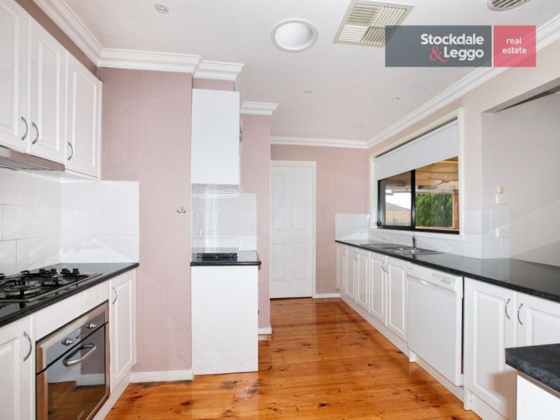 11 Barclay Close, Gladstone Park VIC 3043
