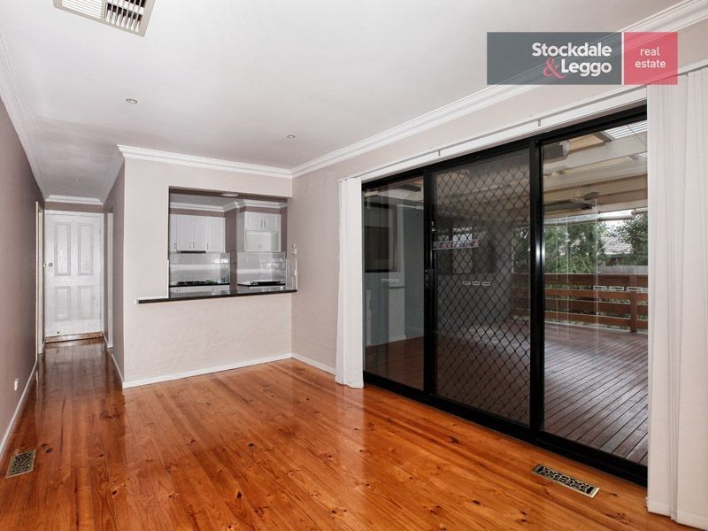 11 Barclay Close, Gladstone Park VIC 3043