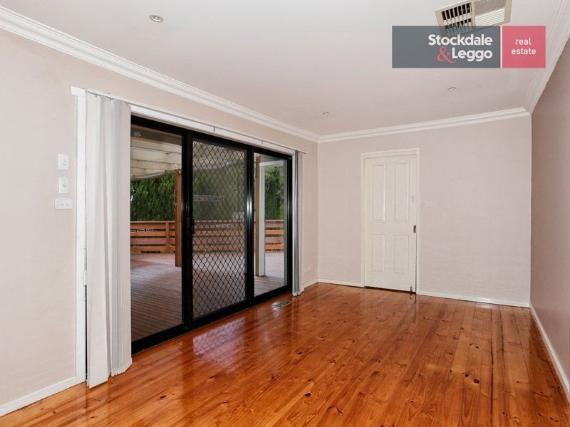 11 Barclay Close, Gladstone Park VIC 3043