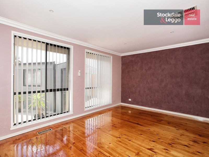 11 Barclay Close, Gladstone Park VIC 3043