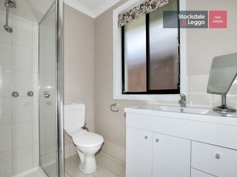 11 Barclay Close, Gladstone Park VIC 3043