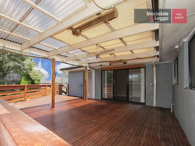 11 Barclay Close, Gladstone Park VIC 3043